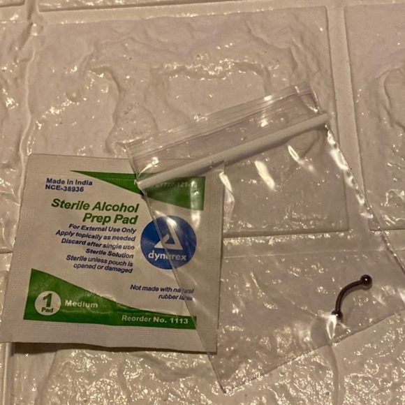 Internally Threaded Curved Titanium Barbells/Eyebrow Rings 14 Gauge - Picture 5 of 6